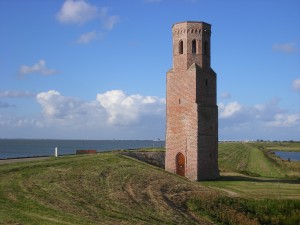 1.-Voorkeur-Plompe-Toren-restant-van-het-verdronken-Zeeuwse-dorp-Koudekerke.-Foto-Ton-de-Meulmeester